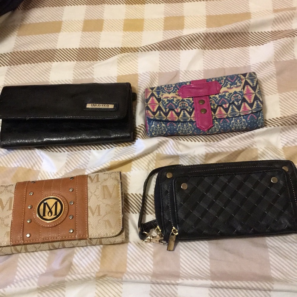 Handbags - Picture 7 of 7